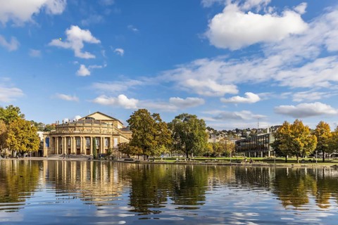 Autumn atmosphere at the opera house with Eckensee. The state parliament building on the right.
