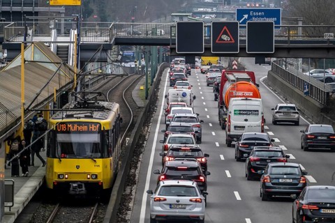 Traffic jam on the A40 motorway, in both directions, underground U18 in the middle lane, Friday,
