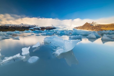 Fjallsarlon glacier lagoon, icebergs with glacier, Vatnajökull National Park, Hornafjörður, South