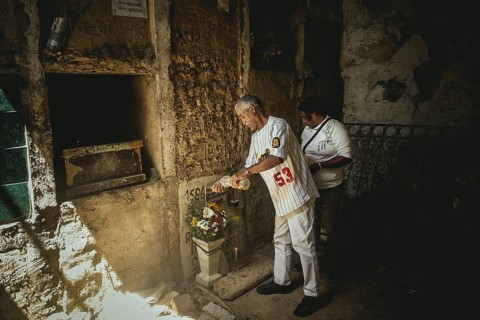 Giovanni Yanez (59) and his woman Manuela Fernández (43) mourn the death of their daughter Rusmary