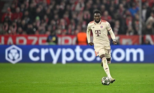 Alphonso Davies Bayern FC Munich FCB (19) Action on the ball perimeter advertising CRYPTOCOM UEFA