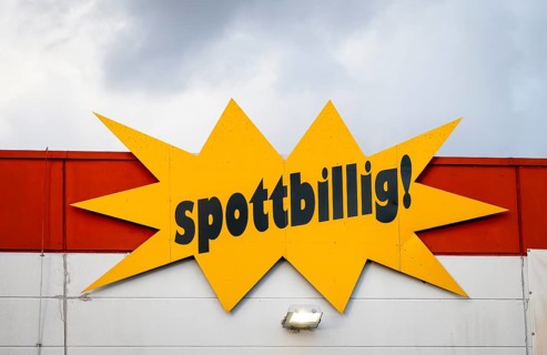 Mülheim, North Rhine-Westphalia, Germany - mock-cheap, lettering on the facade of a speciality