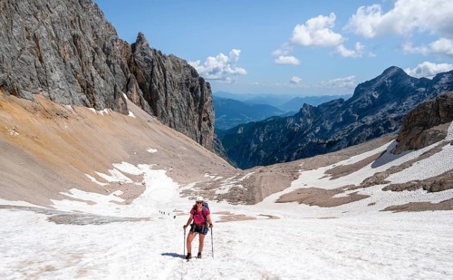 Mountaineer on a snowfield, mountain basin with glacier remnant of the Höllentalferner, Höllental,