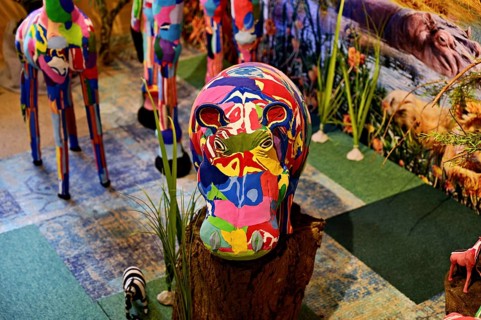 Animal figures made from washed-up sandals and flip-flops by African artists, Flora Maritime and