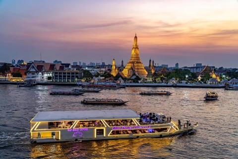 The Buddhist temple Wat Arun or Temple of Dawn and the Chao-Phraya River at dusk, Bangkok,