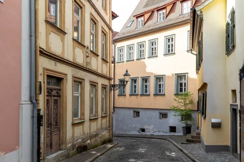Narrow street in the ice pit, mountain town of Bamberg, Bavaria, Germany, Europe