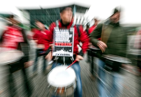 Volkswagen employees demonstrate in front of the Volkswagen Arena during the collective bargaining