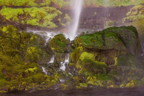 Waterfall Seljalandsfoss, 60 m high, located in southern iceland