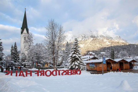 Winter, snow, Prinzregentenplatz, behind the catholic parish church St. Johannes Baptist, behind