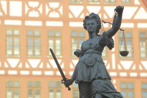 Justice Fountain, Justitiabrunnen with Justitia built 1611 and half-timbering at Römerberg, Old
