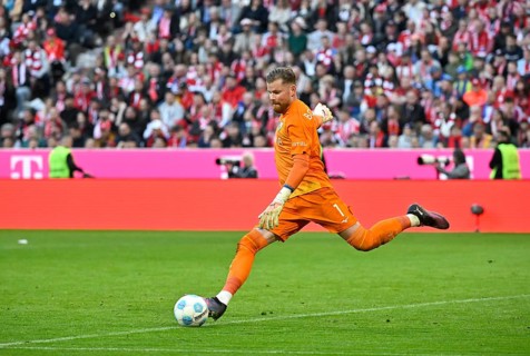 Goalkeeper Timo Horn VfL Bochum BOC (01) Action on the ball Allianz Arena, Munich, Bavaria,