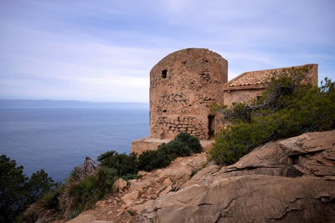 Torre de Cala en Basset (also Torre de la Rabassada), watchtower from the late 16th century,