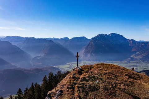 Drone image, summit cross with view of the Hoher Göll, Schwarzer Berg, Golling, Osterhorngruppe,