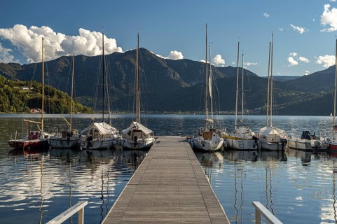 Sailing boats on Lake Caldonazzo in Valsugana near San Cristoforo, Trentino, Italy, Europe