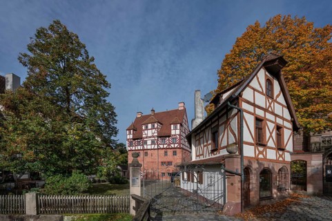 Haller Castle with outbuildings, already mentioned around 1200, Kirchenberg 11,