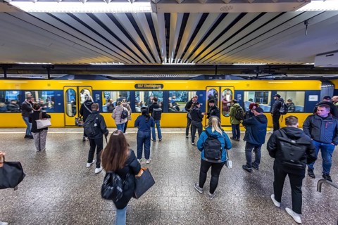 Charlottenplatz stop with passengers on the platform. Stuttgarter Straßenbahnen AG, SSB. Stuttgart,