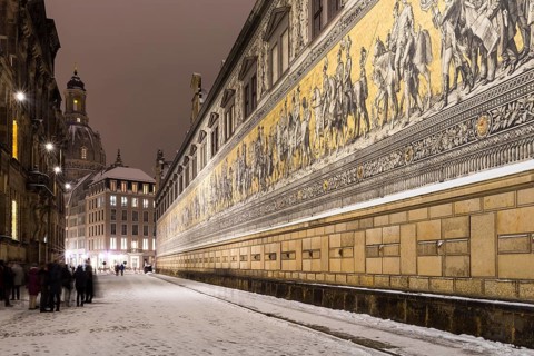 Augustusstraße with procession of princes, in the background the Frauenkirche, snow, night shot,
