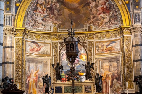 Interior of colorful marble decoration, Siena Cathedral or Cattedrale di Santa Maria Assunta,