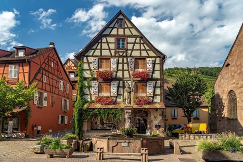 Constantine Fountain and half-timbered houses in Kaysersberg, Alsace, France, Europe
