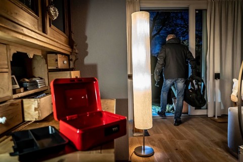 Symbolic image of a burglary, perpetrator has broken into a flat from the garden side and has