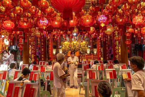 In the Chinese Buddhist temple Wat Mangkon Kamalawat in Chinatown, Bangkok, Thailand, Asia
