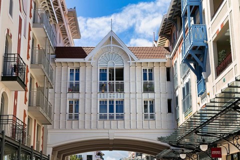 Building bridge in the city centre, Arcachon, Gironde, Aquitaine, South of France, France, Europe