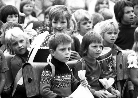 Enrolled in school on 03.09.1975 in Dortmund-Eichlinghofen, Germany, Europe