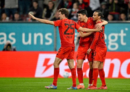 Goal celebration Thomas Mueller FC Bayern Munich FCB (25) Min-jae Kim FC Bayern Munich FCB (03)