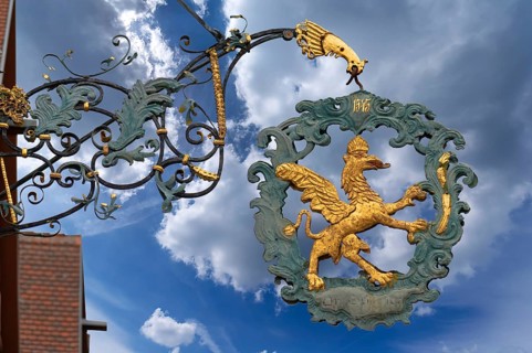 Historic nose sign from around 1900 at the former Gasthof Zum Greifen, Dr.-Martin-Luther-Straße 7,