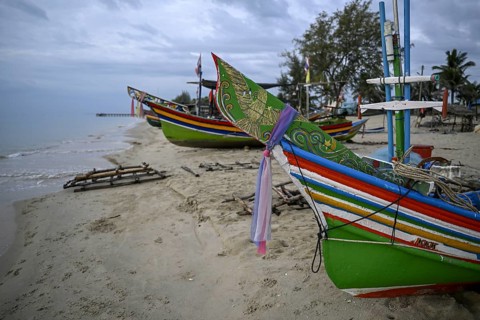 Fishing boats on the beach of Chathing Phra, near Hat Yai, Songkhla province, Thailand, Asia