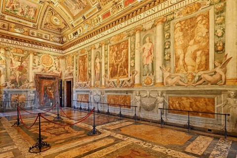 Ceiling painting and golden wall decorations in the Sala Paolina, Pope's chamber, Castel Sant