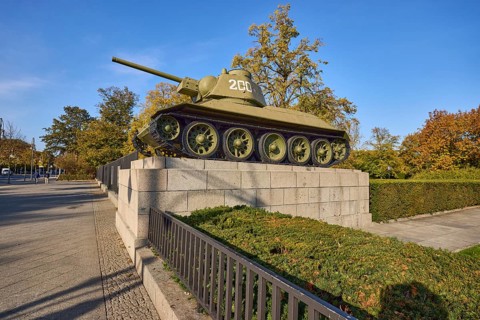 Soviet tank at the Tiergarten memorial on Straße des 17. Juni in Berlin, capital, independent city,