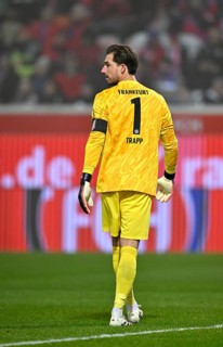 Goalkeeper Kevin Trapp Eintracht Frankfurt SGE (01) from behind, Voith-Arena, Heidenheim,