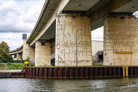 The Berlin Bridge, motorway A59, over the Duisburg port area, 1.8 km long, has a remaining useful