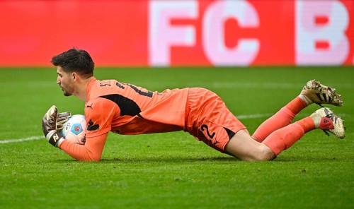 Goalkeeper Nikola Vasilj FC St. Pauli (22) Action Allianz Arena, Munich, Bavaria, Germany, Europe