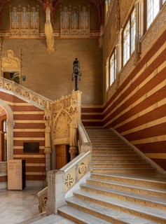 Interior view of the hall and corridors in the main building in the Hospital de la Santa Creu i