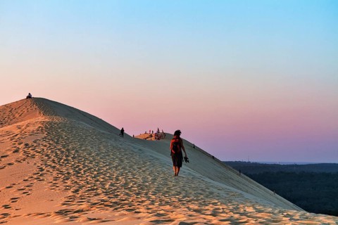 Hikers, tourists on hiking dune enjoying sunset, Dune du Pilat, dune near Arcachon, Gironde,