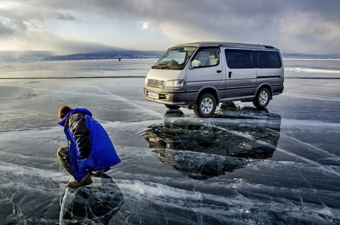 Car on the ice, Lake Baikal, Olkhon Island, Pribaikalsky National Park, Irkutsk Province, Siberia,