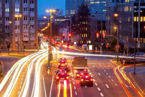 Evening city centre traffic in Essen, large intersection of Bismarckstrasse, B224, Friedrichstrasse