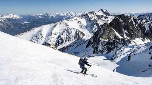 Ski tourers on the descent, peaks and mountains in winter, Sellraintal, Kühtai, Tyrol, Austria,