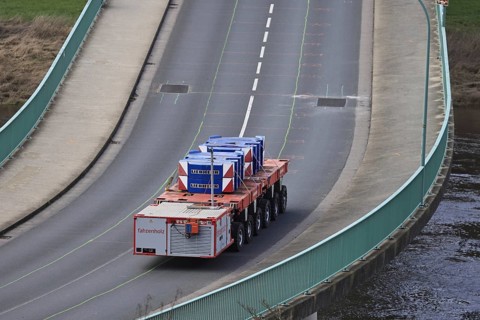 Heavy-duty bridge test Load test on the closed Elbe bridge in Bad Schandau. The load-bearing