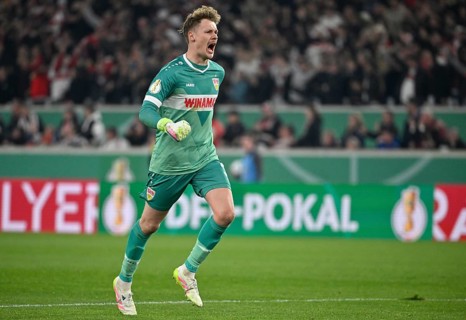 Goal celebration goalkeeper Alexander Nübel VfB Stuttgart (33) semi-final, DFB Cup, MHPArena, MHP
