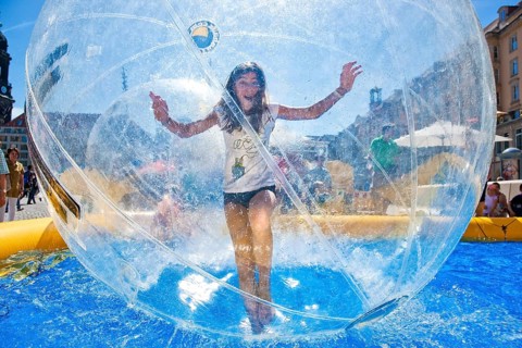 City festival Dresden water balls at the Altmarkt
