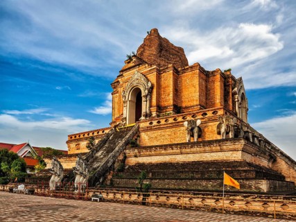 Buddhist temple Wat Chedi Luang. Chiang Mai, Thailand, Asia