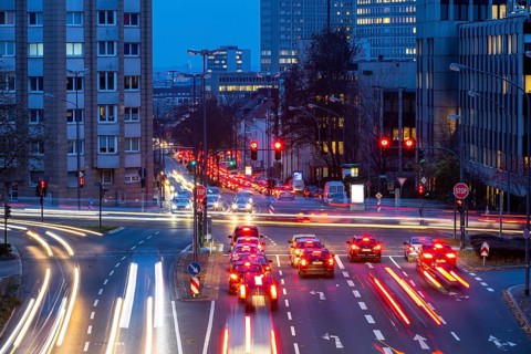 Evening city centre traffic in Essen, large intersection of Bismarckstrasse, B224, Friedrichstrasse