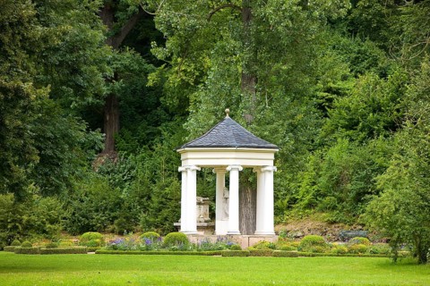 Tiefurt is the former place of the muses of Weimar court society. From 1781, the rural estate was