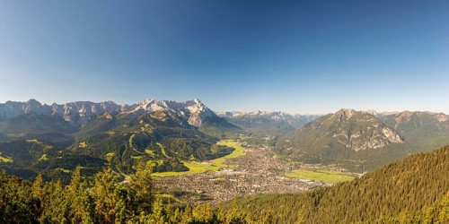 Panorama from Wank, 1780m, onto the Wetterstein Mountains with Alpspitze 2628m, Jubiläumsgrat and