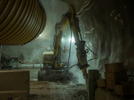Construction work on a cross-passage in a tunnel section in construction lot H53, Brenner Base
