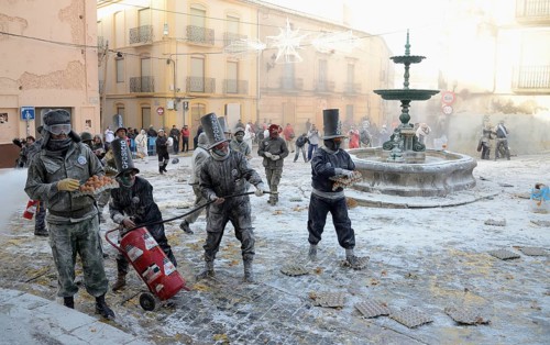 Els Enfarinats flour fight, rebels, armed with flour, eggs and firecrackers, take over the regiment