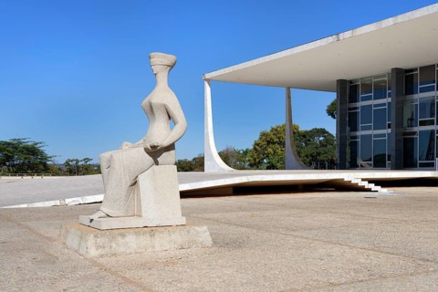 Brazil Supreme Court, designed by Oscar Niemeyer, and sculpture of Lady Justice by Alfredo